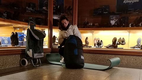 Elena Miras: Obdachlos! Sie bricht im TV zusammen - Foto: obs/RTLZWEI
