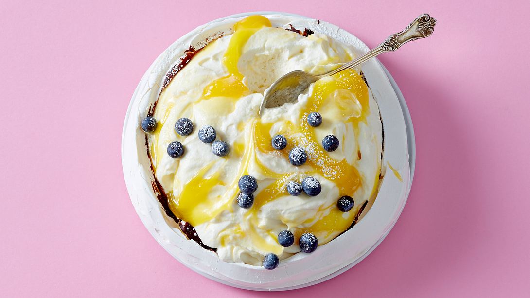 Protein Fluff: So gelingt das Low Carb Dessert mit geschlagenem Eiweiß! - Foto: Food & Foto Experts