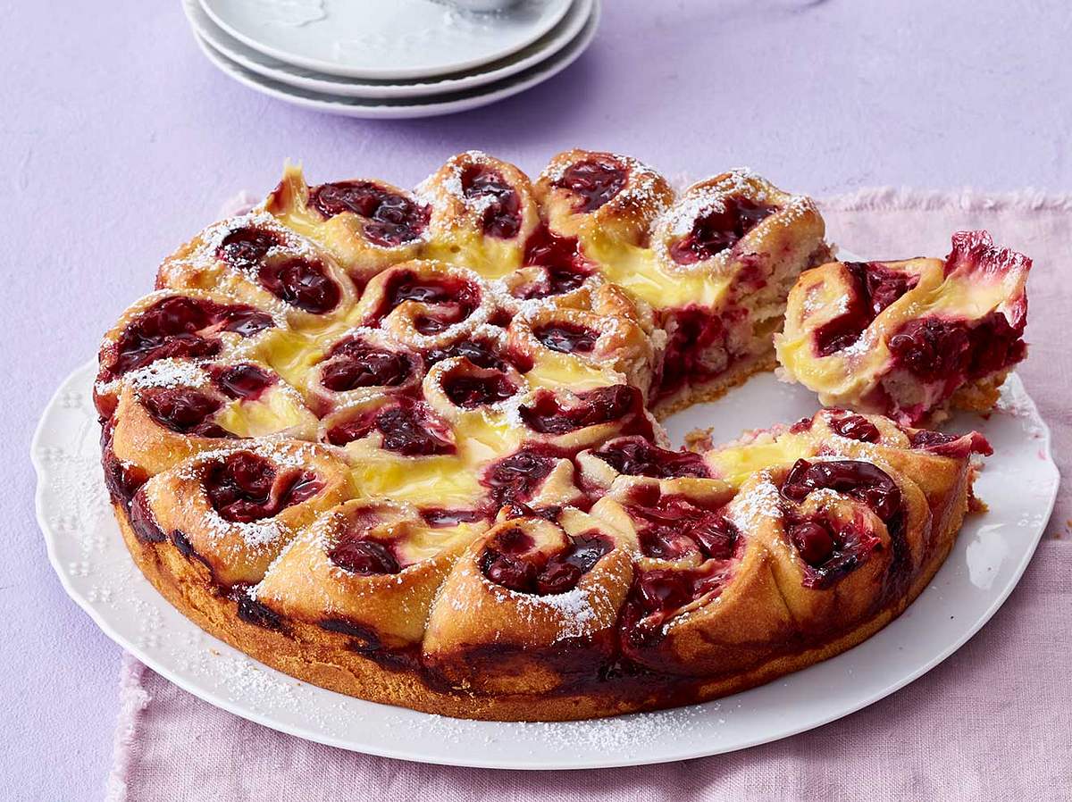 Puddingkuchen: Rezept für Kuchen mit Kirschen