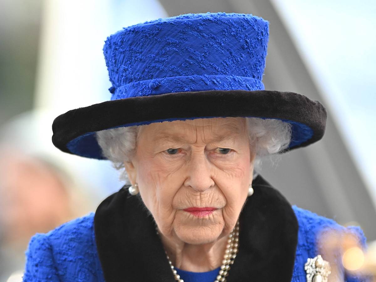 Queen Elizabeth war stets agil, doch langsam schwinden auch ihr die Kräfte und andere warten nur darauf...