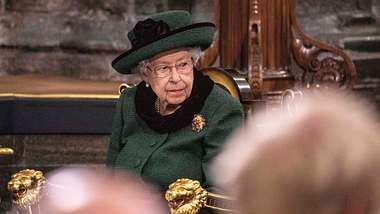 Queen Elizabeth: Erst jetzt kann sie von Philip Abschied nehmen - Foto: IMAGO / i Images