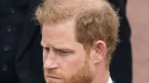 Prinz Harry: Was er der toten Queen ins Ohr flüsterte, sorgt für Gänsehaut! - Foto: IMAGO / Starface Prinz Harry: Was er der toten Queen ins Ohr flüsterte, sorgt für Gänsehaut! - Foto: IMAGO / Starface