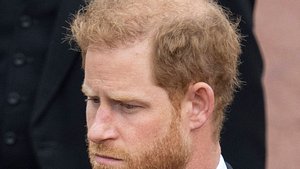 Prinz Harry: Was er der toten Queen ins Ohr flüsterte, sorgt für Gänsehaut! - Foto: IMAGO / Starface