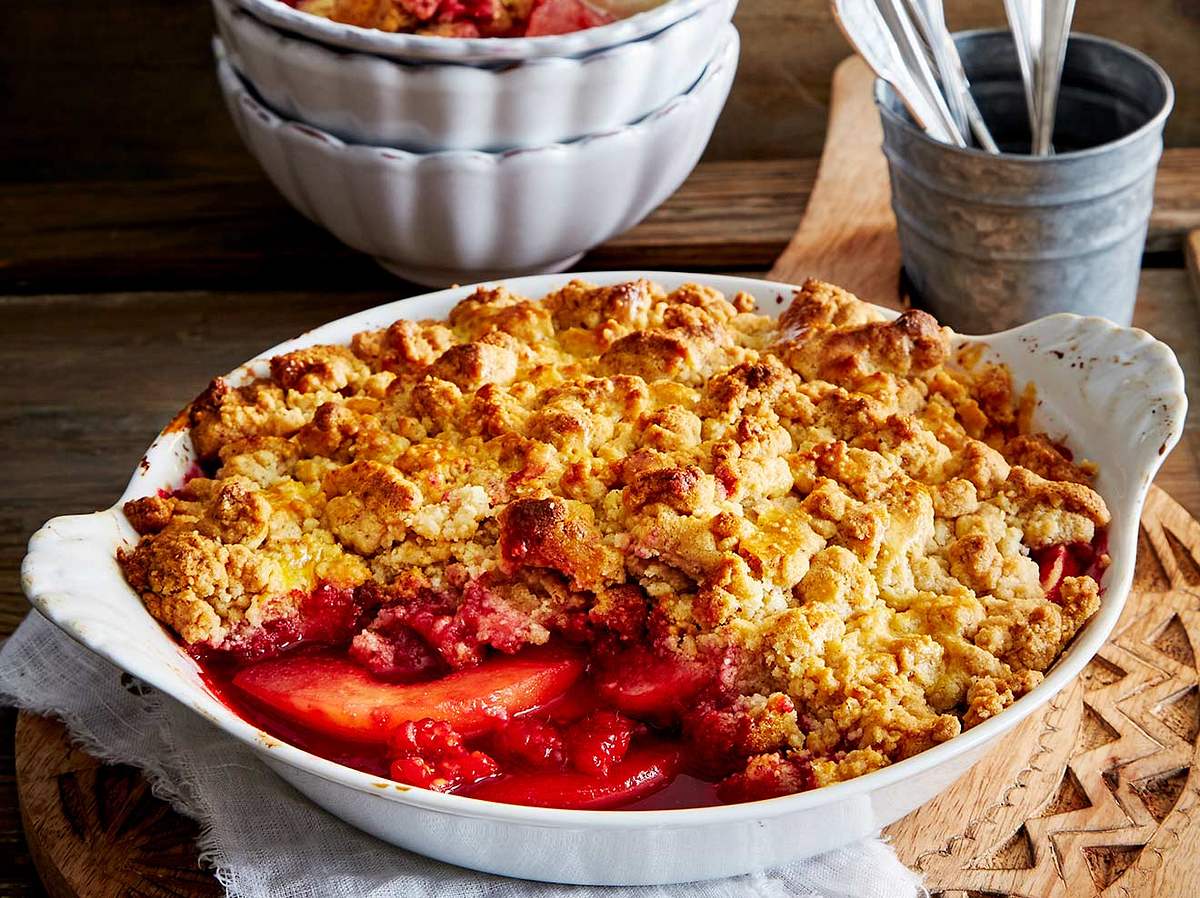 Quitten-Crumble mit Himbeerfüllung