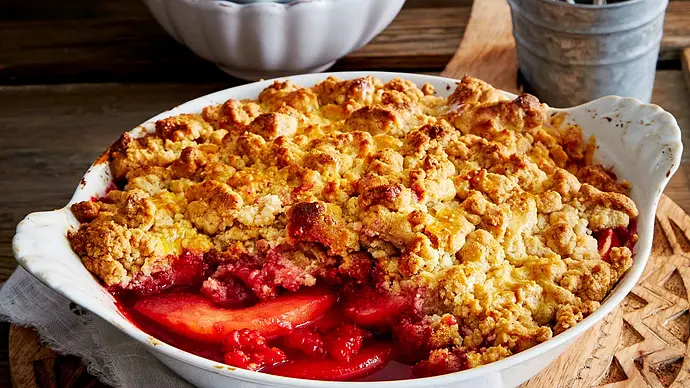 Quitten-Crumble mit Himbeerfüllung - Foto: Bauer Media Group