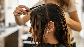 Rachel Cut: Der stufige Haarschnitt - Foto: miodrag ignjatovic/istock Rachel Cut: Der stufige Haarschnitt - Foto: miodrag ignjatovic/istock