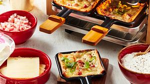 Raclette-Idee Weihnachten: Flammkuchen mit Speck - Foto: House of Food / Bauer Food Experts KG