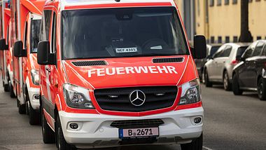 Bei einem Vorfall in Berlin wurde die Arbeit von Rettungssanitätern behindert. - Foto: IMAGO / Emmanuele Contini