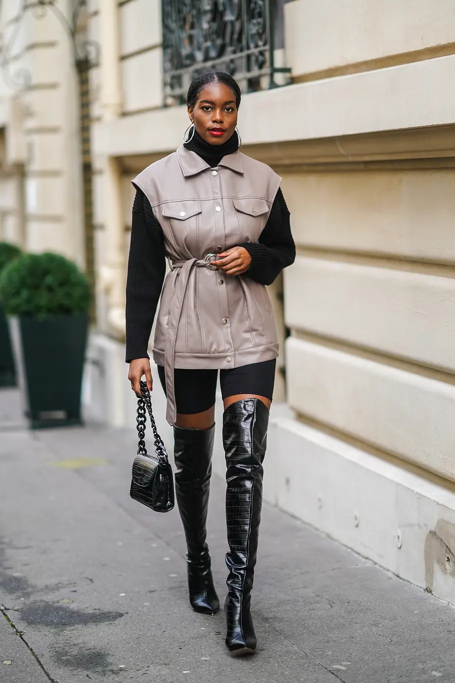 Radler-Shorts im Herbst und Winter kombinieren.