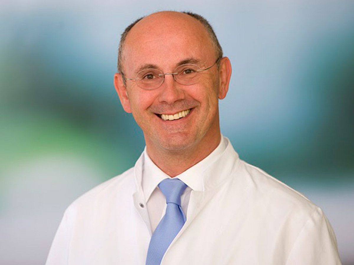 Dr. Ralf Thiel ist Chefarzt der Klinik für Urologie, Kinderurologie und urologische Onkologie der Asklepios Paulinen Klinik in Wiesbaden.