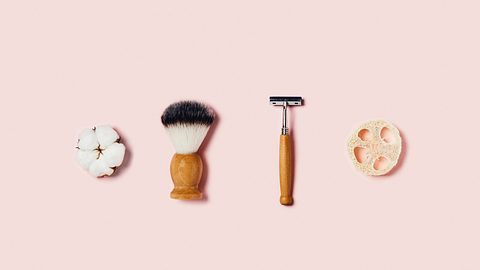 Rasierhobel und Rasierpinsel für die perfekte Rasur - Foto: iStock/Aleksandra Abramova