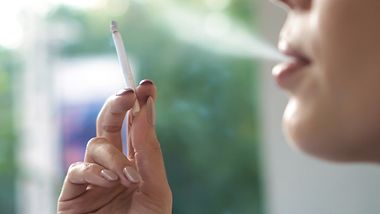 Raucher müssen sich auf ein weiteres Verbot eingestellen. - Foto: istock/ Panksvatouny