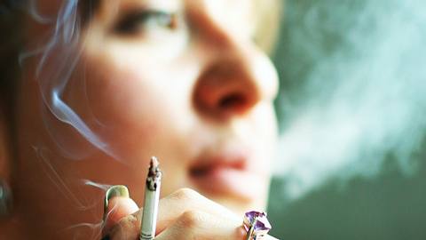 Risikolebensversicherung: Raucher zahlen bis zu drei Mal mehr - Foto: iStock