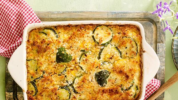 Reisauflauf mal ganz anders: Zucchini trifft auf Bergkäse. - Foto: House of Food / Bauer Food Experts KG