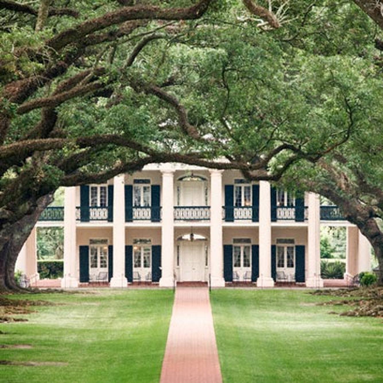 Die Oak-Alley-Plantage liegt direkt am Mississippi zwischen den historischen Städten Baton Rouge und New Orleans. Sie war bereits Drehort für über zehn Filme, darunter auch Vom Winde verweht. reise usa q