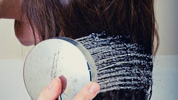 Wer seine Haare mit Reiswasser wäscht, wird vom Volumen begeistert sein - Foto: Istock