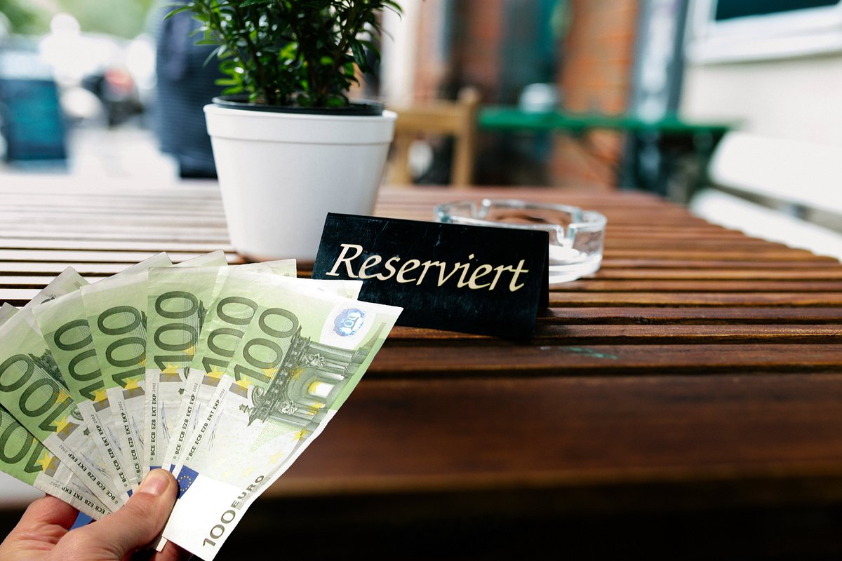 100 Euro bei Nichterscheinen: Wer die Reservierung platzen lässt, muss blechen!