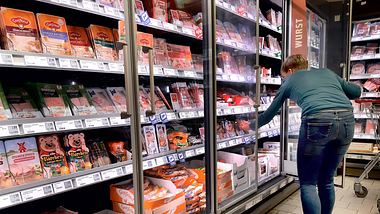 Fleischwurst-Rückruf bei Rewe: Diese Sorte bitte nicht verzehren! - Foto: IMAGO / Martin Wagner (Themenbild)