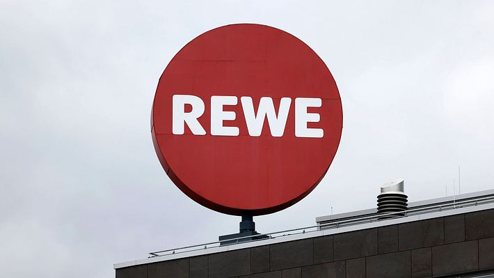 Rewe Filiale  - Foto: IMAGO / Panama Pictures