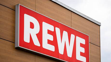 Es reicht! Jetzt zieht Rewe die Reißleine - Foto: IMAGO / Bihlmayerfotografie