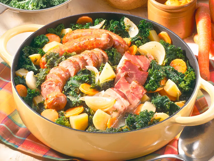 Rezept für Grünkohl mit Mettwurst, Kartoffeln und Möhren