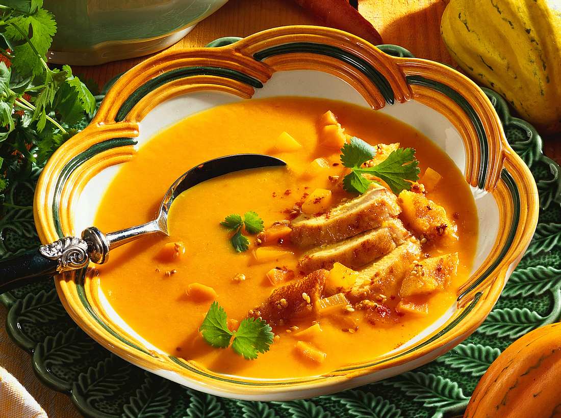 Rezept für Kürbis-Karotten-Suppe mit Hähnchen und Sesam-Croûtons Rezept für Kürbis-Karotten-Suppe mit Hähnchen und Sesam-Croûtons