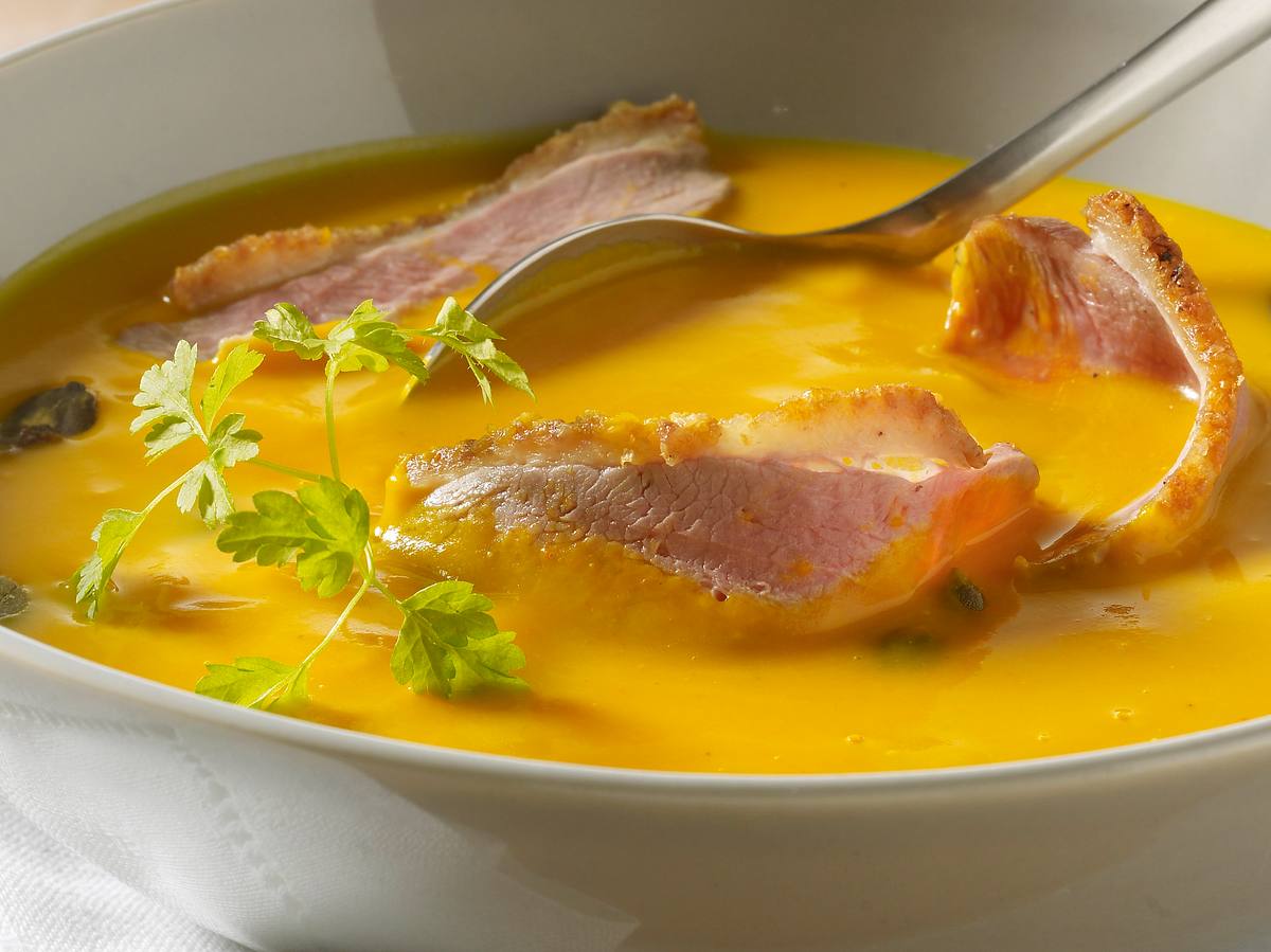 Rezept für Kürbissuppe mit Möhren und Entenbruststreifen