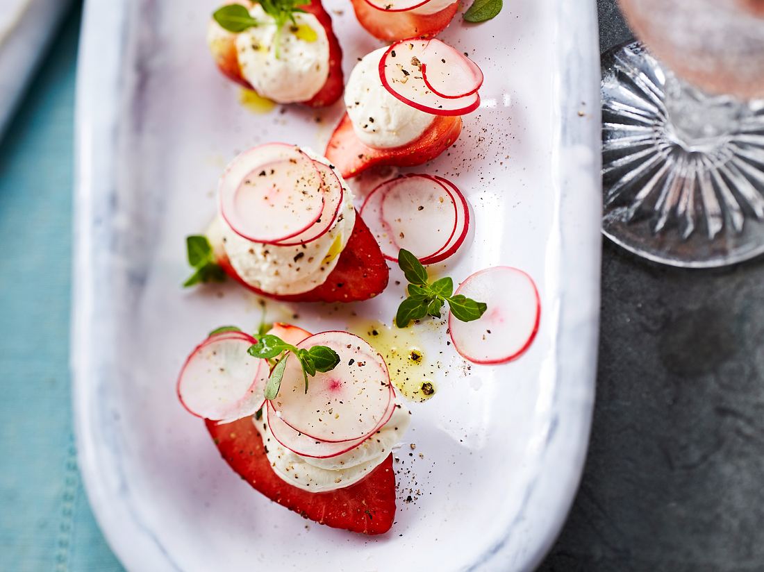 Rezept für leichten Low Carb Snack mit Erdbeeren