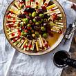 Rezept für marinierte Käseplatte mit Oliven und Kräutern - Foto: House of Food / Bauer Food Experts KG