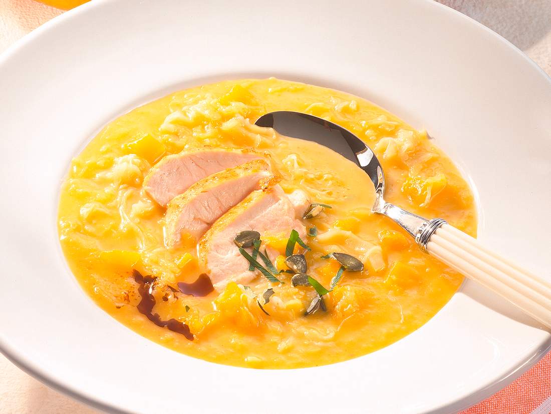 Rezept für Omas Kürbissuppe mit Sauerkraut Rezept für Omas Kürbissuppe mit Sauerkraut