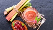 Rhabarbermarmelade ist ein fruchtiger Genuss. - Foto: iStock/Dar1930