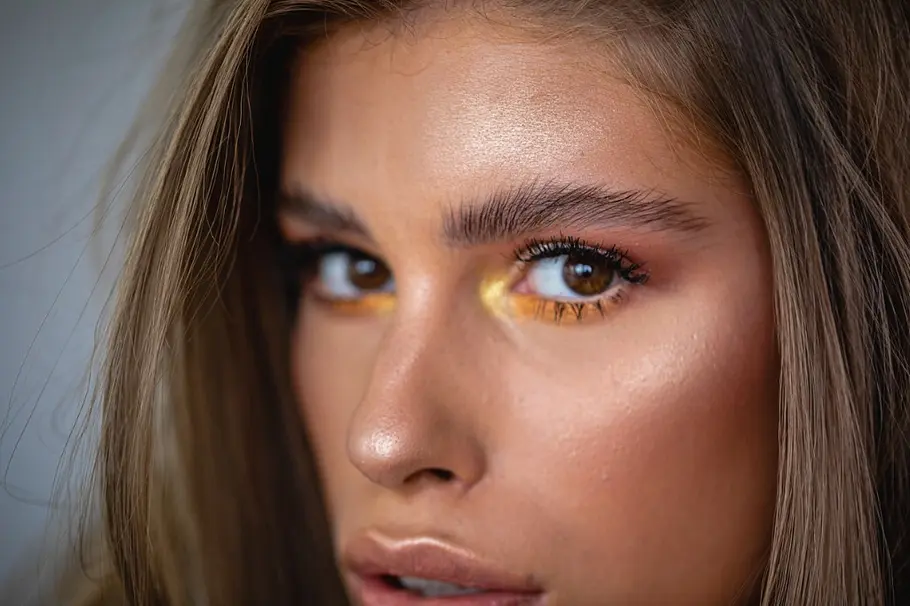 Make-up für ältere Frauen: Diese 3 frischen Beauty-Looks stehen brünetten Frauen über 40 besonders gut!