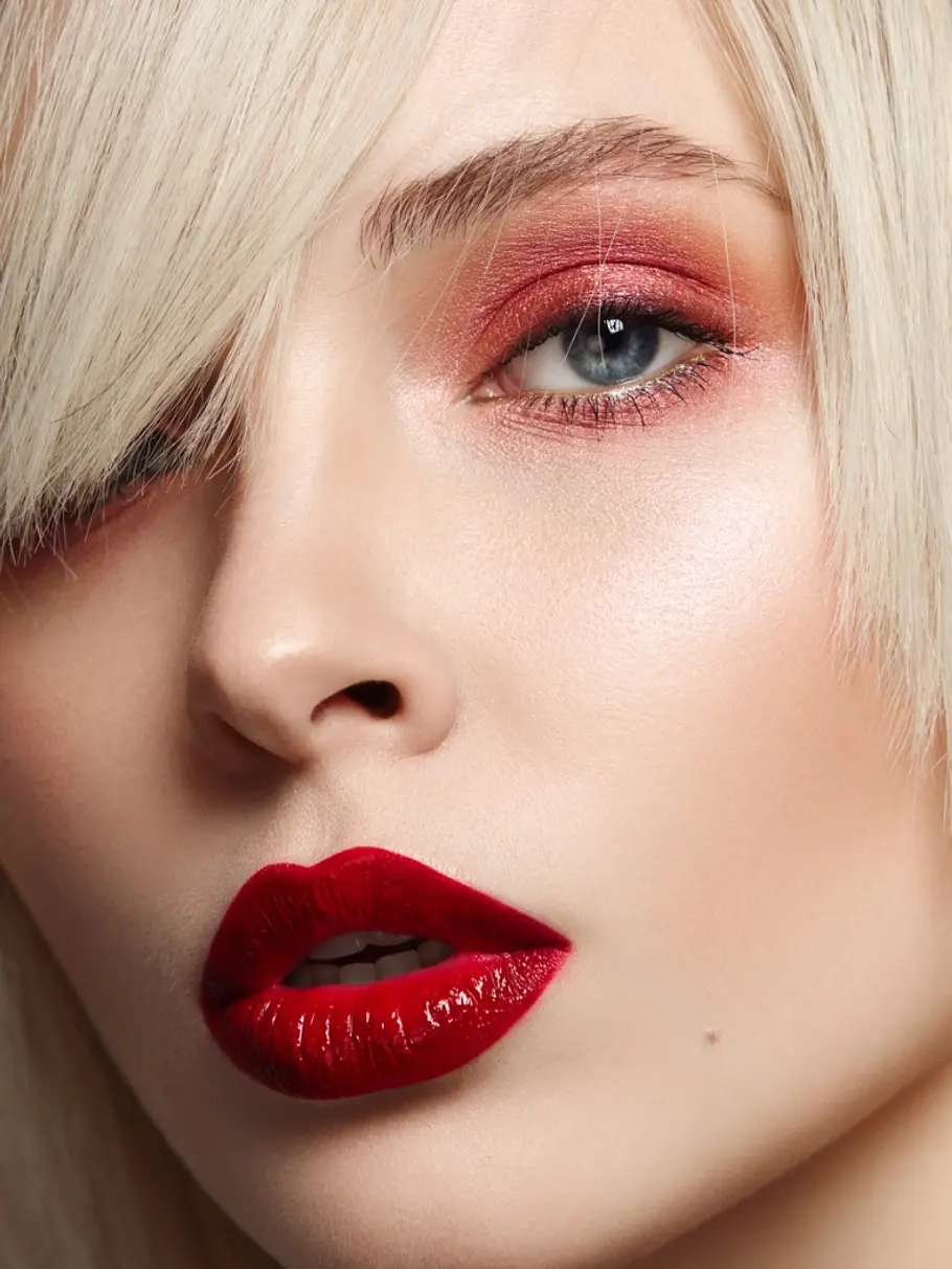 Das richtige Make-up für blonde Frauen ab 40