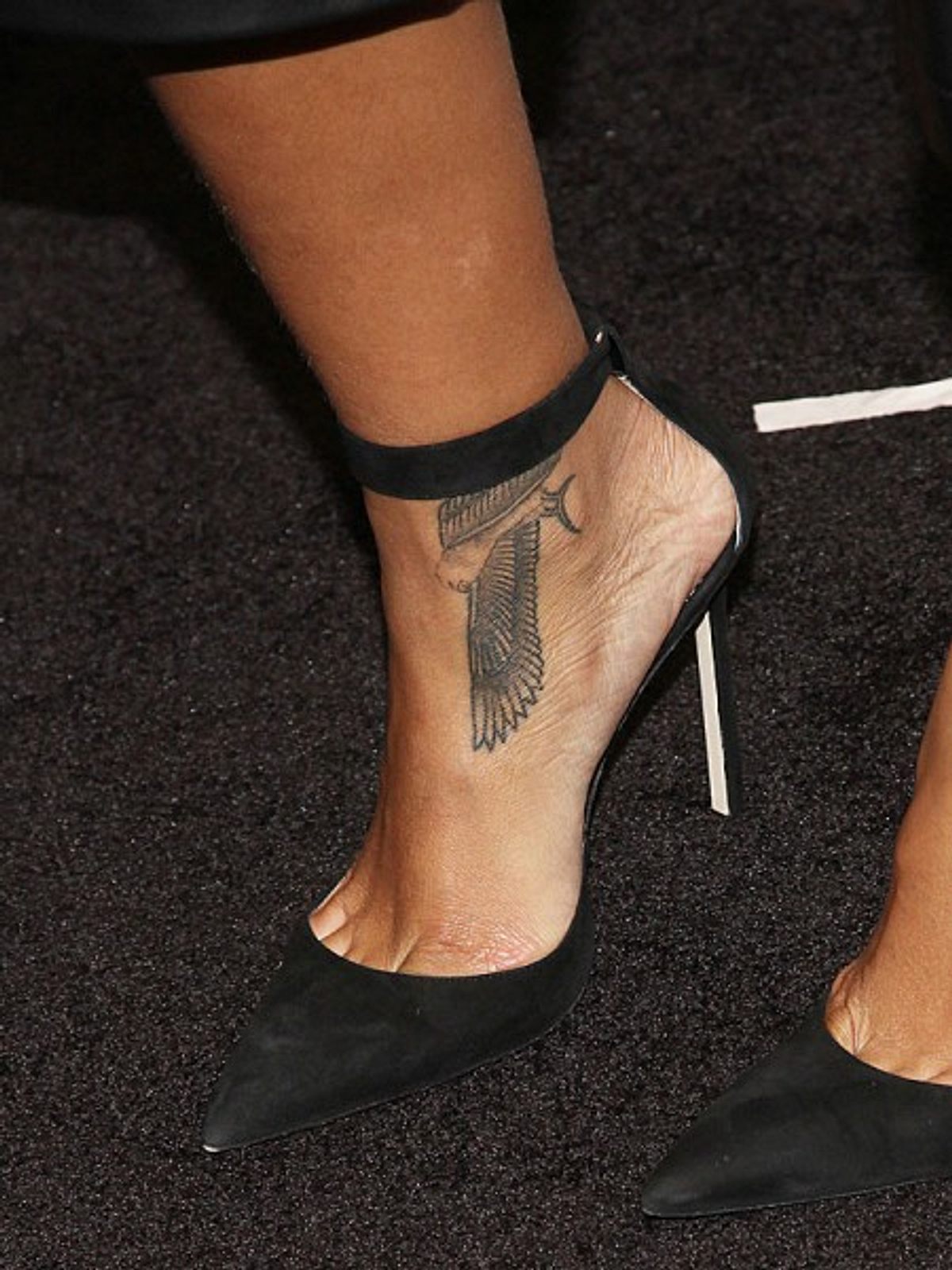 Der Falke ist das 18. Tattoo von Rihanna