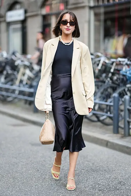 Rock kombinieren Blazer im oversized Look zum Rock kombinieren.