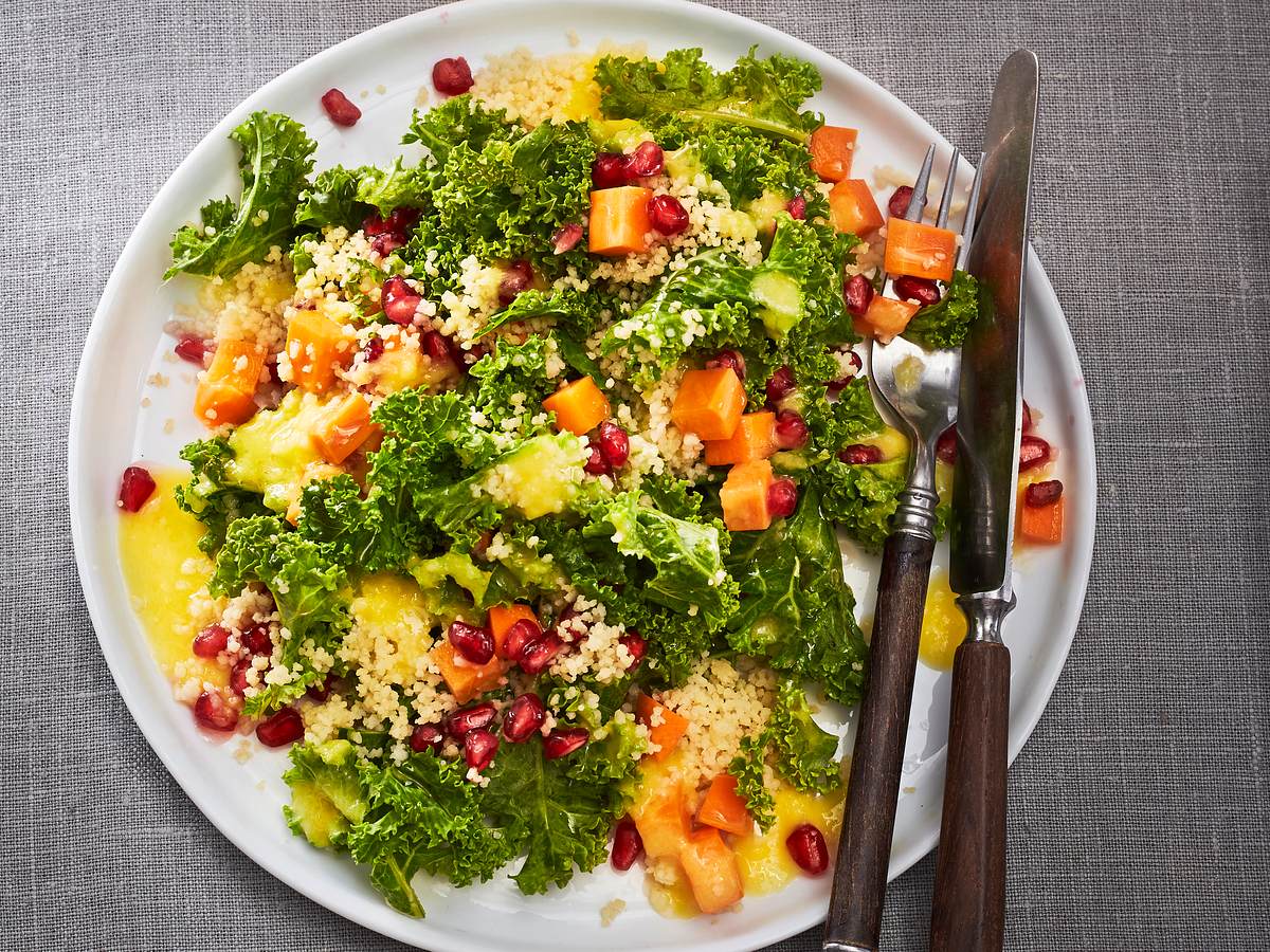 Roher Grünkohlsalat mit Couscous - Würziges Rezept