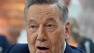 Roland Kaiser: Die Wahrheit hinter seinen Schmuddel-Texten! - Foto: IMAGO / Future Image