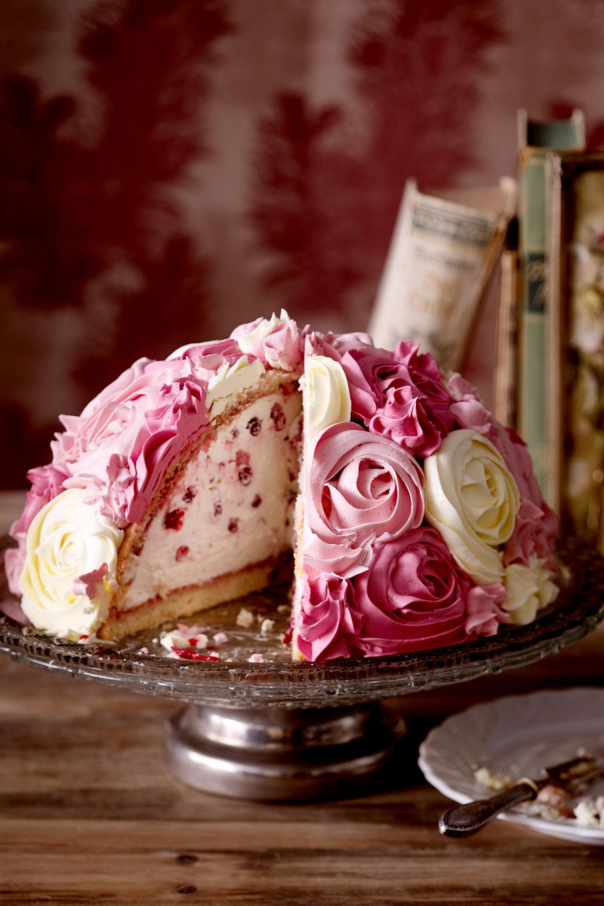 Rosen-Torte mit Johannisbeeren