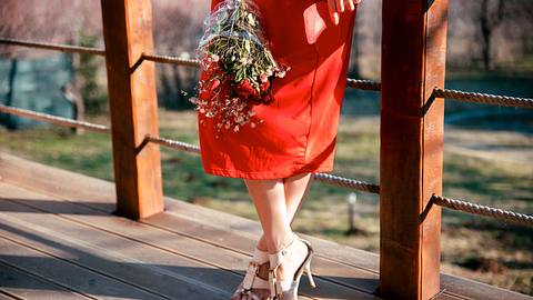 roteskleidaufhochzeit - Foto: iStock / Biserka Stojanovic