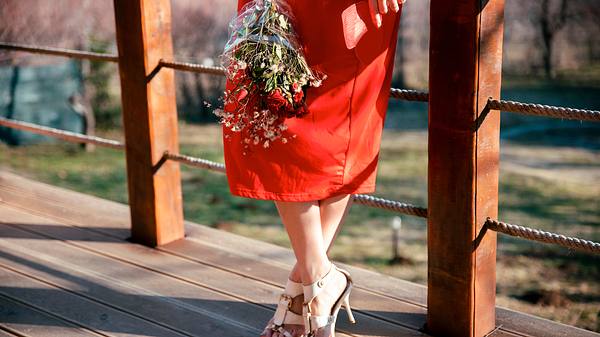 roteskleidaufhochzeit - Foto: iStock / Biserka Stojanovic