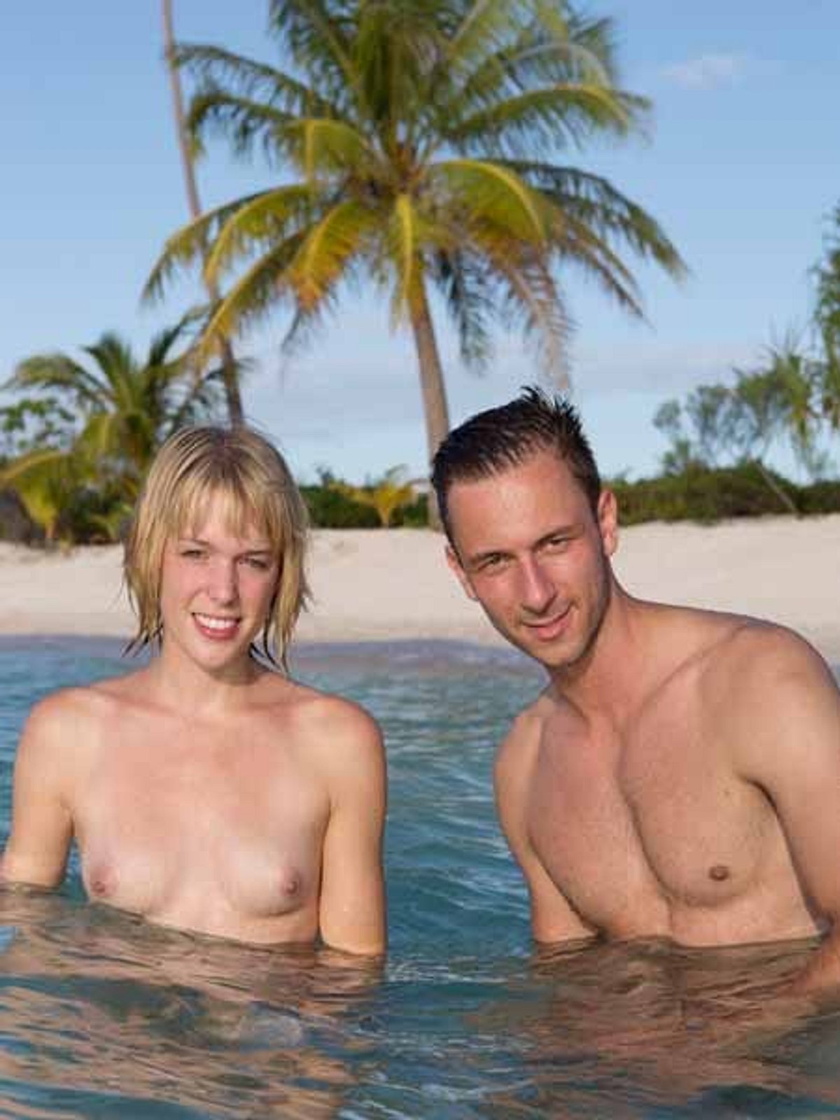 rtl adam und eva bilder erste folge ricarda und thomas nackt baden_450x600