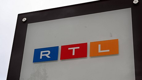 RTL: Doppel-Aus! Beliebte TV-Sendung verliert gleich zwei Moderatoren - Foto: IMAGO / Horst Galuschka (Themenbild)