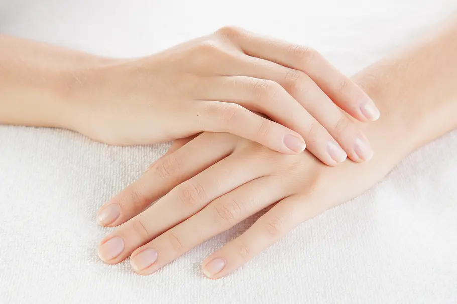 Runde Nagelform Kurze, gepflegte Nägel