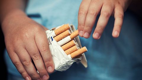 Sachsen: Siebenjähriger Junge raucht - und seine Eltern sehen zu - Foto: iStock/Symbolbild