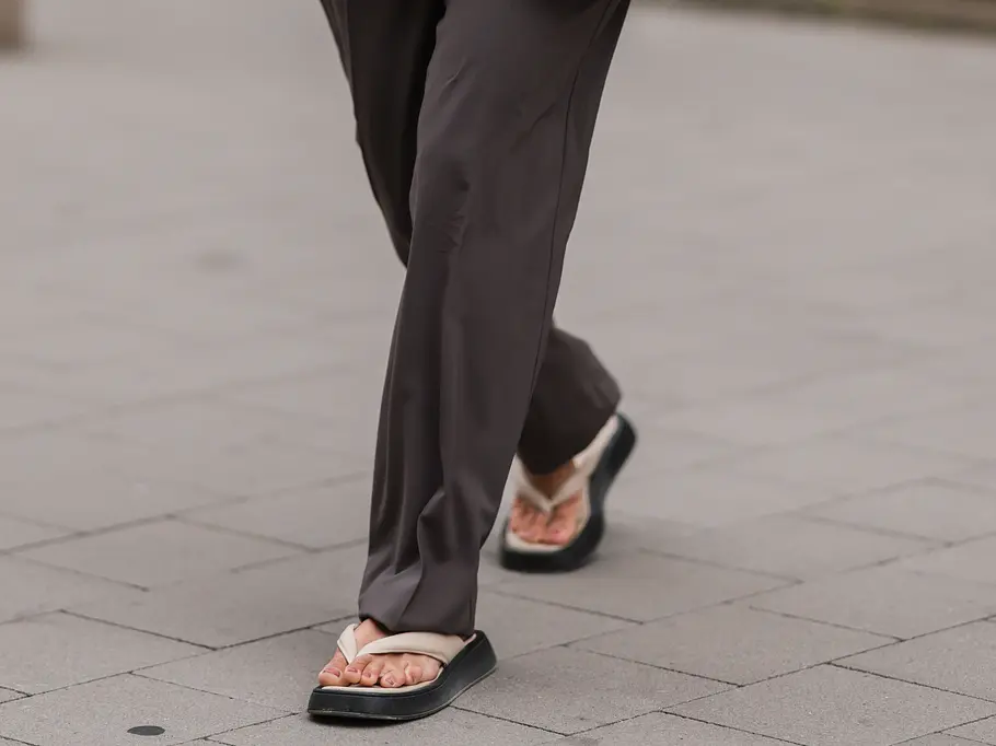 Sandalen-Trends 2023: Zehentrenner sind jetzt angesagt