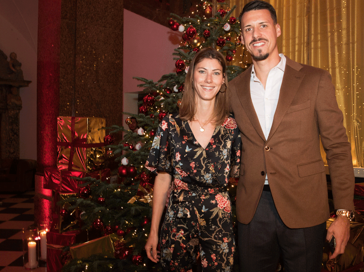 Sandro Wagner und seine Frau Denise 2018 bei der Weihnachtsfeier des FC Bayern München.