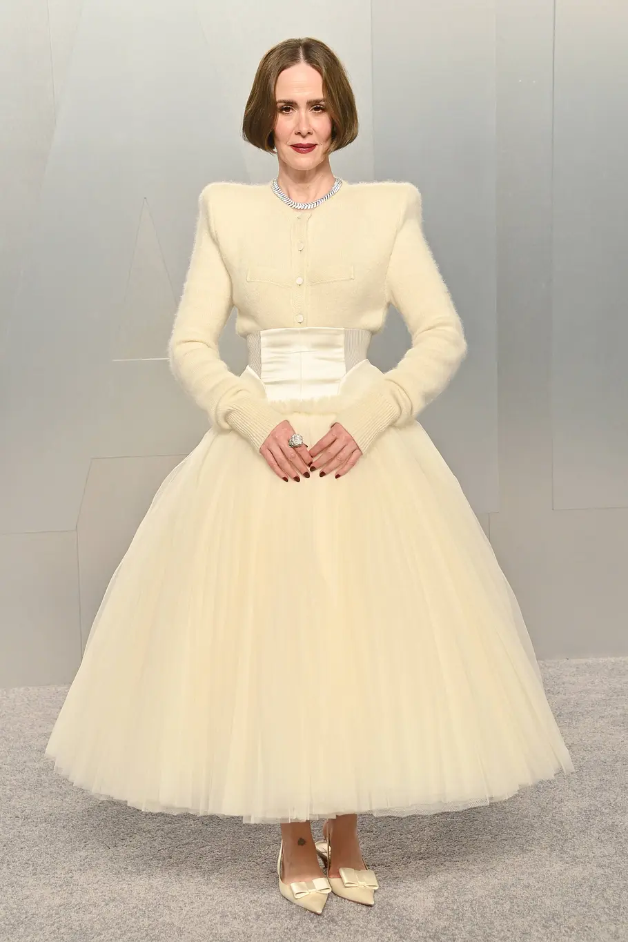 Sarah Paulson trägt ein Strickkleid mit einem großen Tüllrock