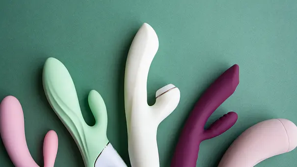 Aufgereihte Sextoys - Foto: MyroslavaPavlyk/iStock