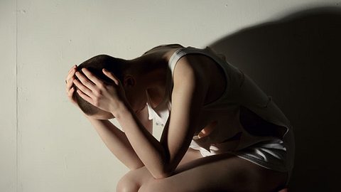 Schizophrenie ist eine gefährliche Erkrankung der Psyche. An welchen Symptomen wir die Krankheit erkennen können. - Foto: iStock