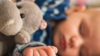 Der Schlafbedarf von Kindern ist individuell unterschiedlich. - Foto: iStock/hobo_018